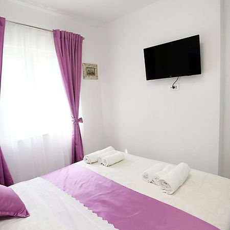 Apartments Romarin Supetar Εξωτερικό φωτογραφία