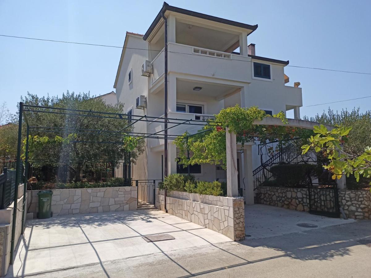 Apartments Romarin Supetar Εξωτερικό φωτογραφία