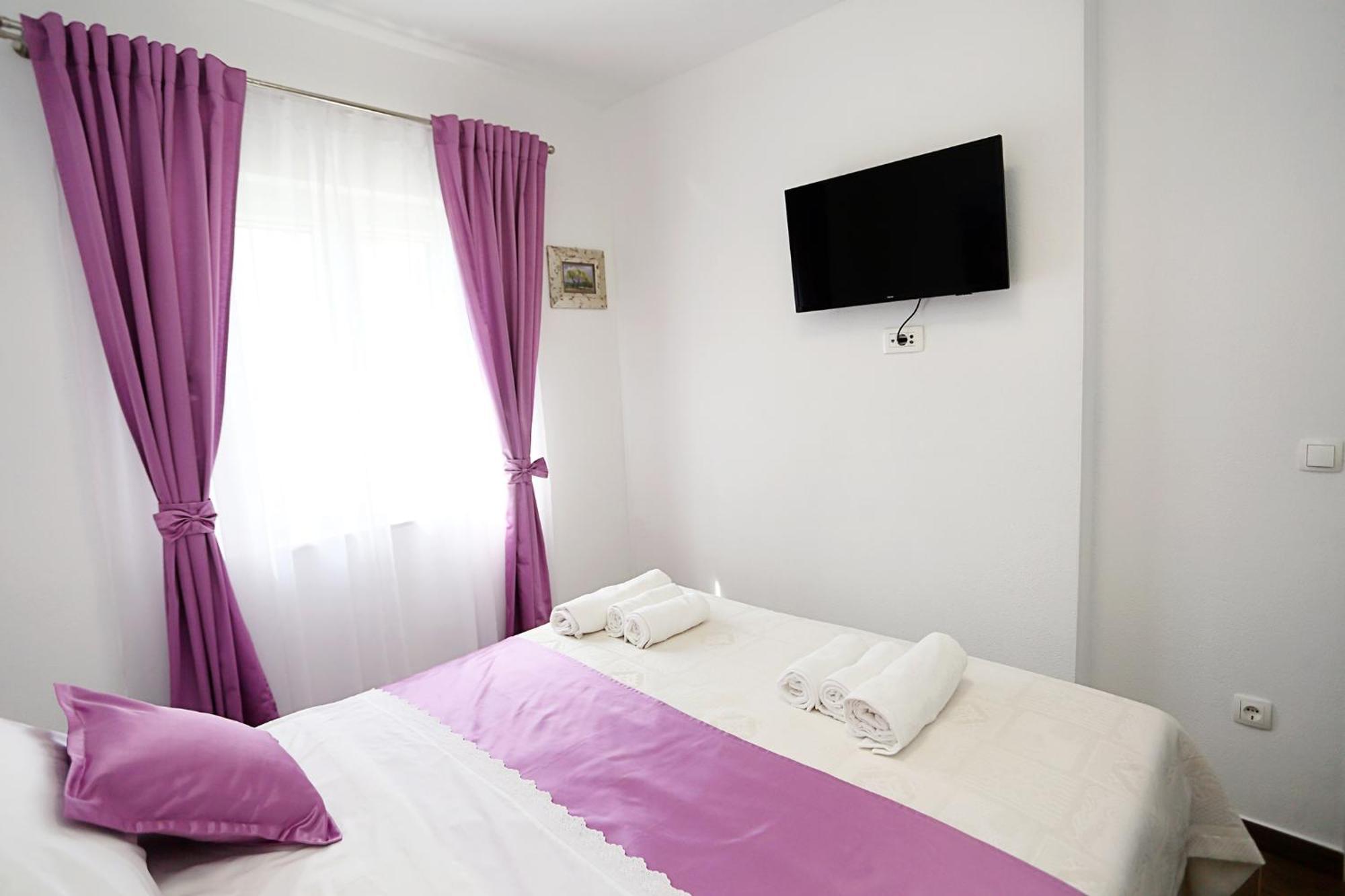Apartments Romarin Supetar Εξωτερικό φωτογραφία