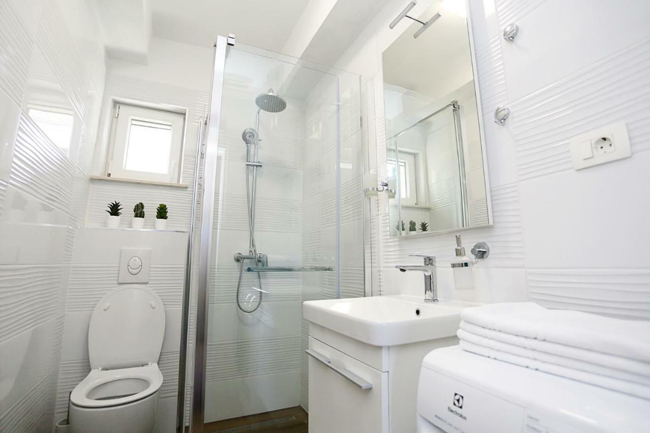 Apartments Romarin Supetar Εξωτερικό φωτογραφία