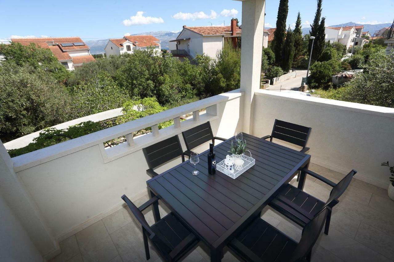 Apartments Romarin Supetar Εξωτερικό φωτογραφία
