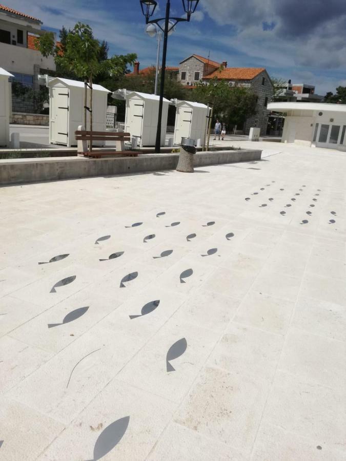 Apartments Romarin Supetar Εξωτερικό φωτογραφία