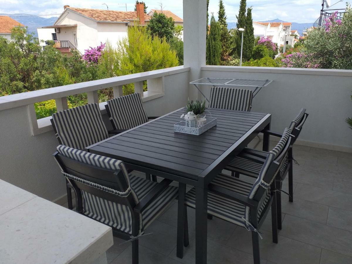 Apartments Romarin Supetar Εξωτερικό φωτογραφία
